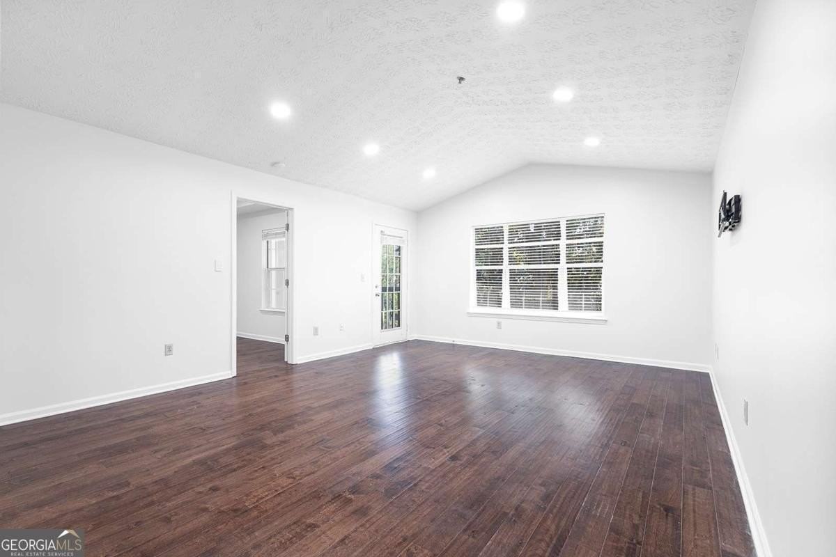 232 Bentley Pl - Photo 3 of 16