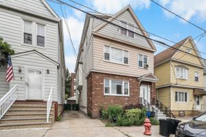 featured image of 172 W 49th St #1