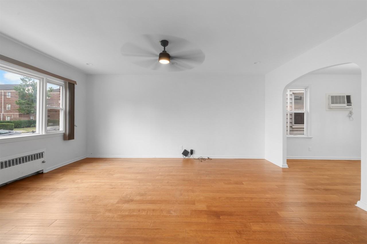 172 W 49th St #1 - Photo 4 of 15