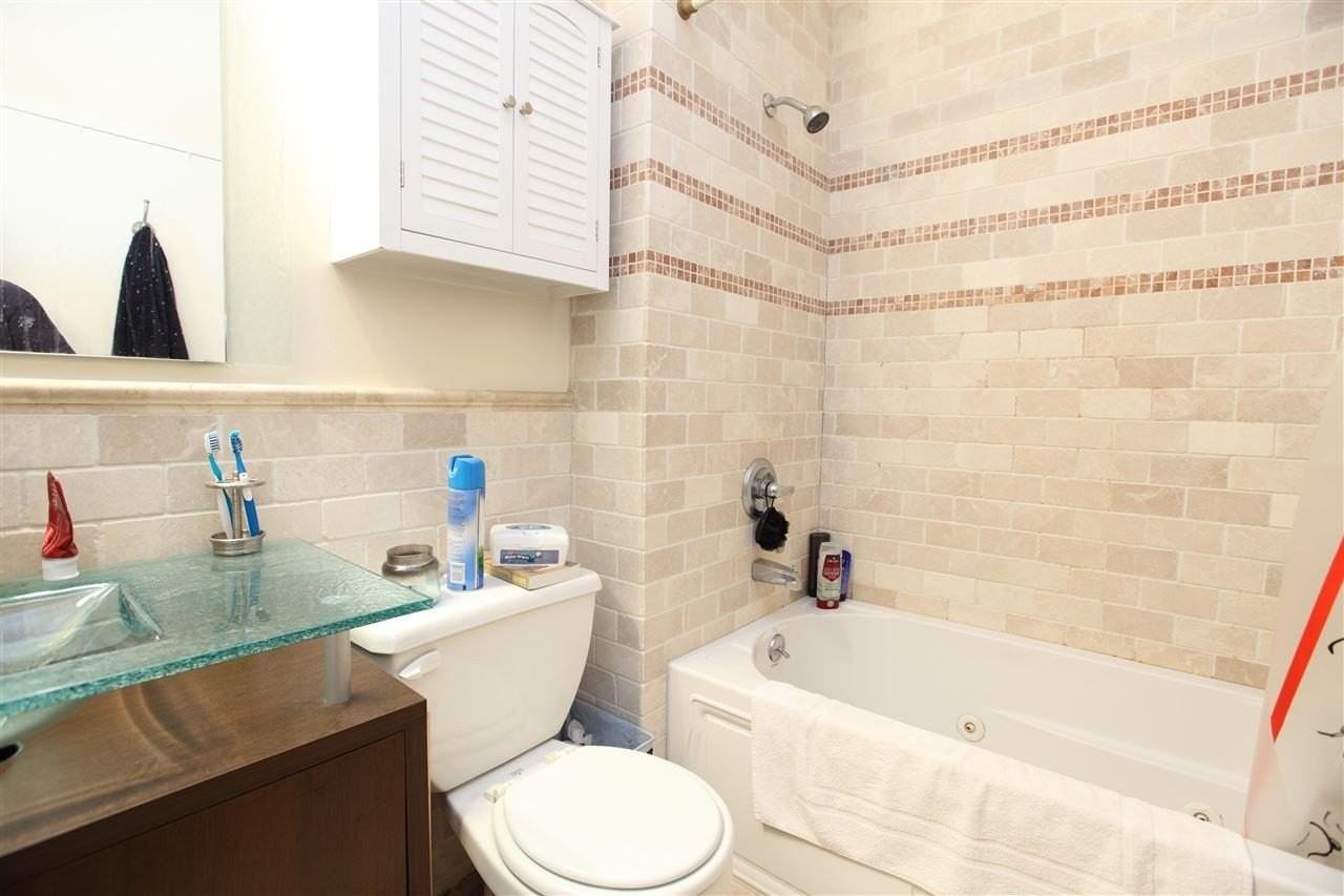 1034 Clinton St #201 - Photo 4 of 6