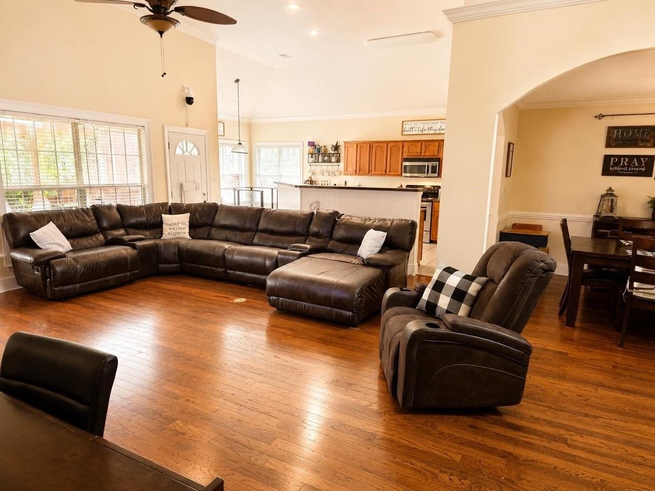 11652 Belle Manor Dr - Photo 2 of 22