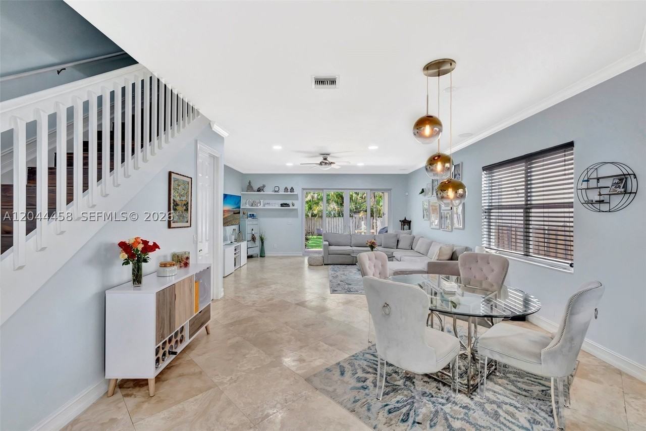 853 Sw 11th Ct - Photo 6 of 50