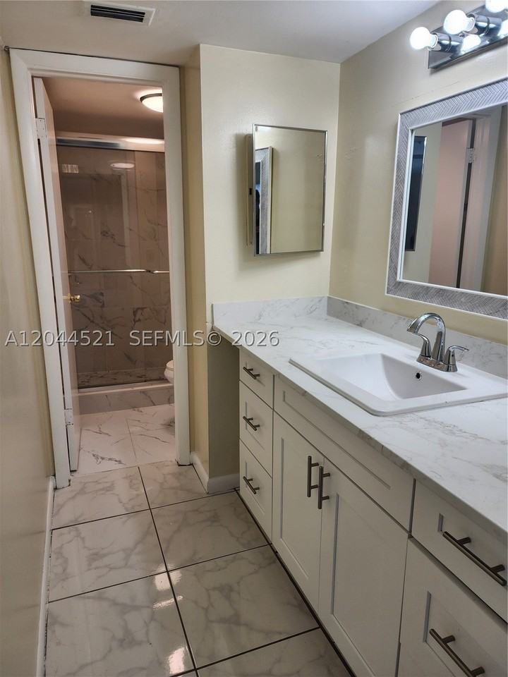 2148 White Pine Cir #A - Photo 5 of 20