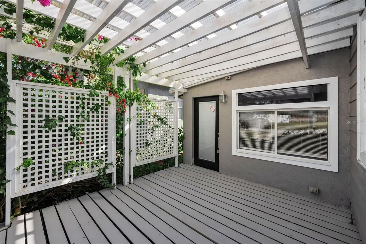 1122 E Oakwood St - Photo 2 of 15