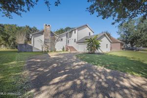 featured image of 4409 Shadow Wood Cir