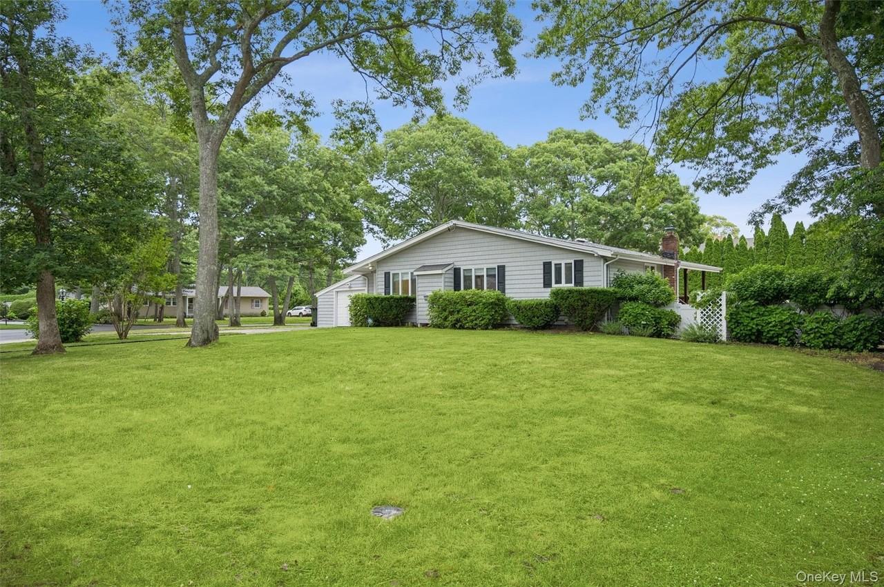 41 Homewood Dr - Photo 2 of 18