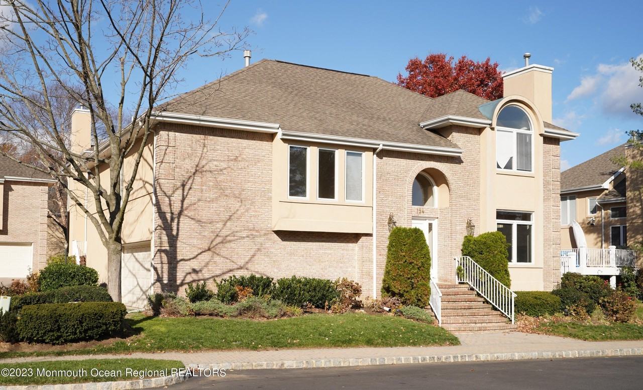 194 Pelican Ct - Photo 3 of 50