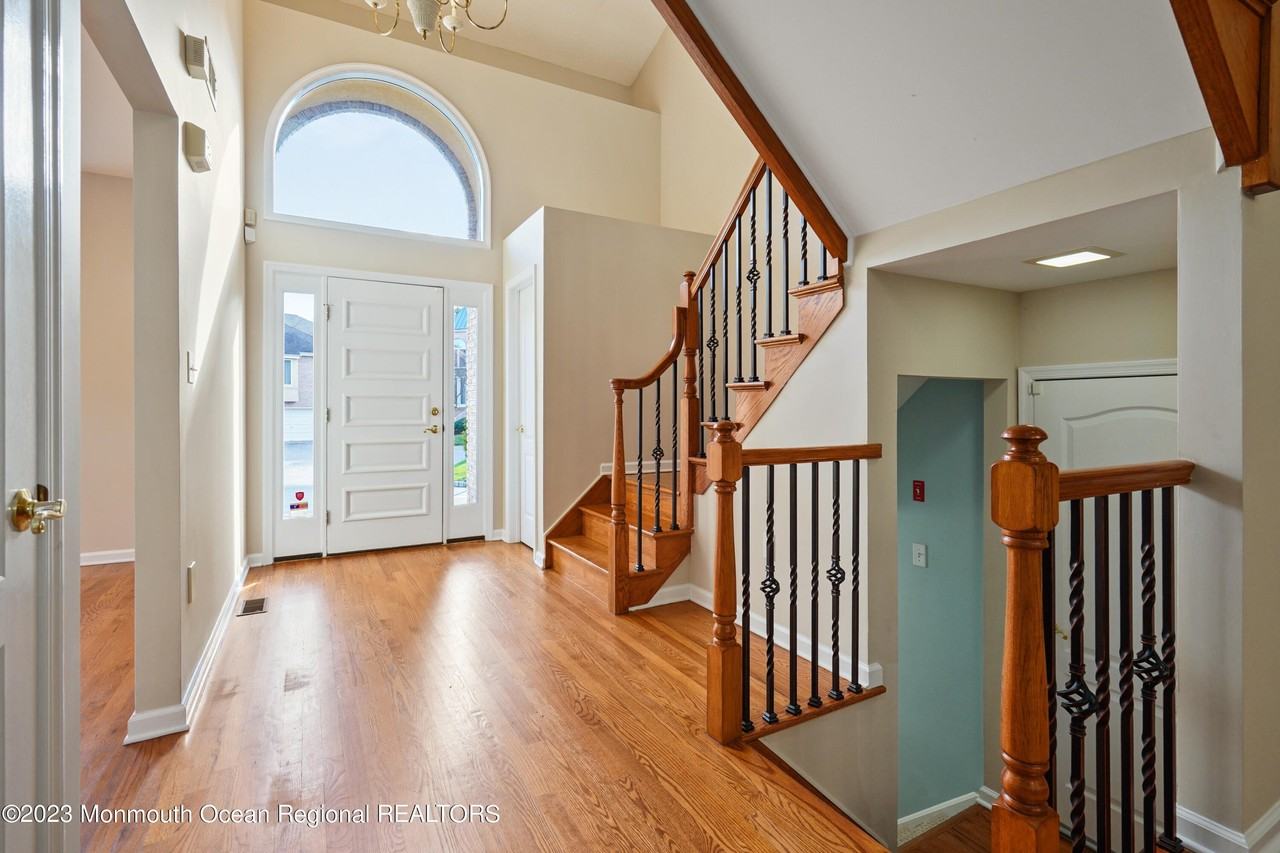 194 Pelican Ct - Photo 4 of 50