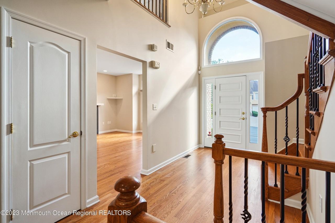 194 Pelican Ct - Photo 5 of 50