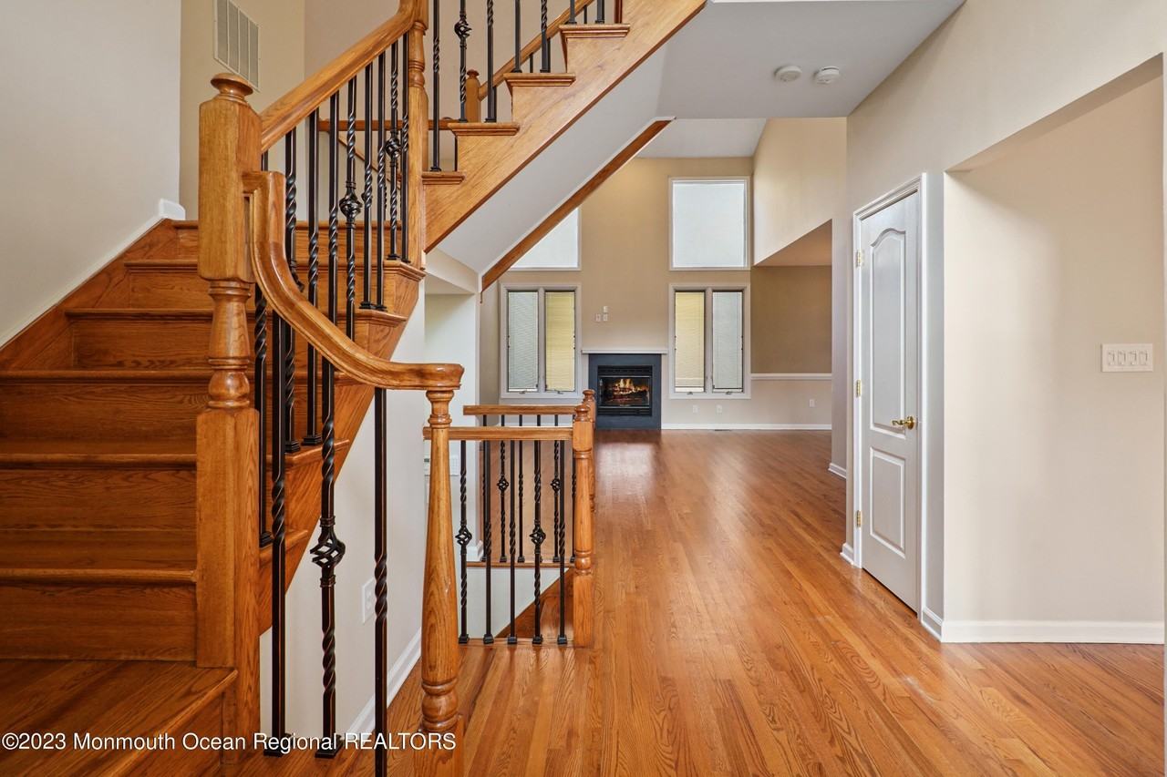 194 Pelican Ct - Photo 7 of 50