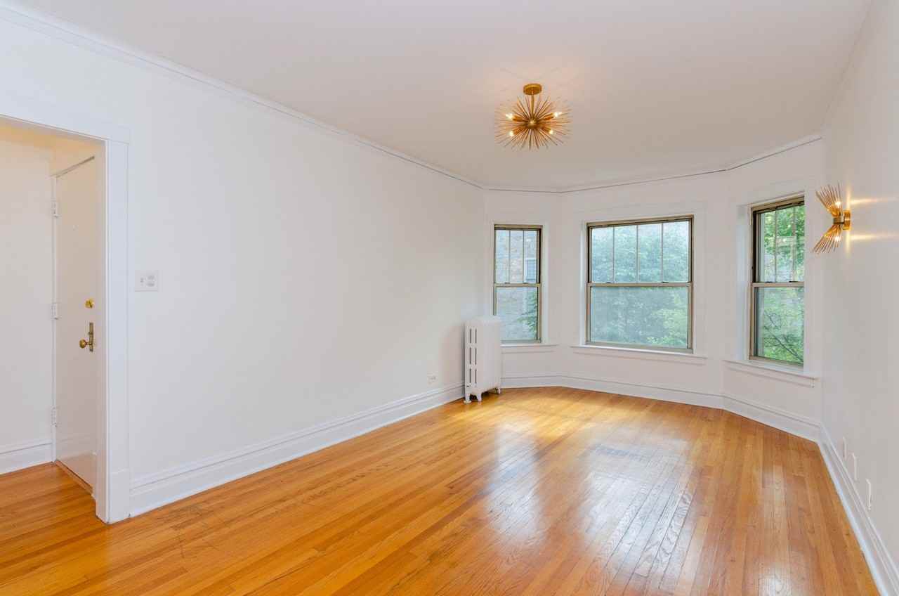 407 S East Ave #2 - Photo 3 of 13