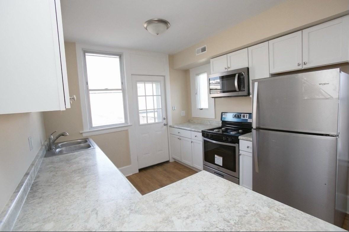 4958 Main St #B - Photo 5 of 6