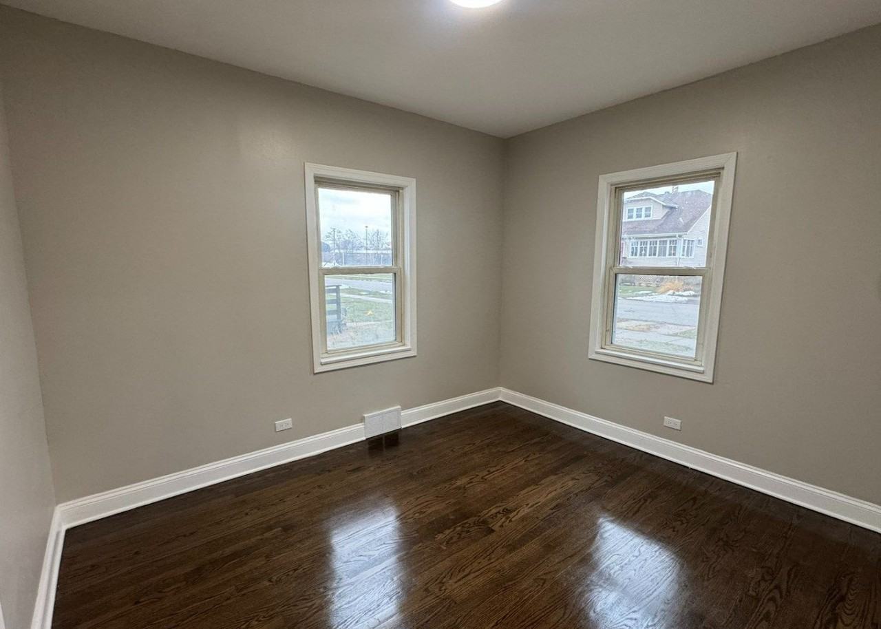 3926 147th Pl - Photo 4 of 15