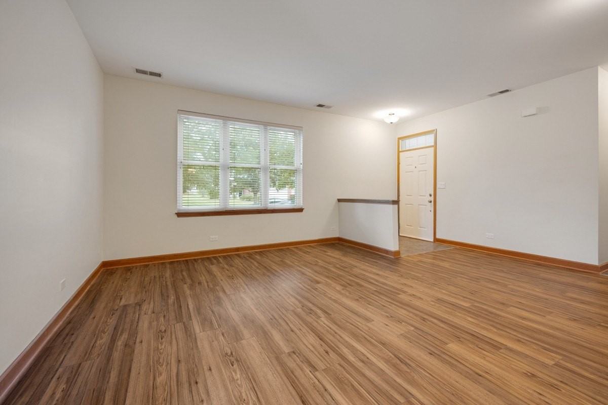 407 Bluegrass Pkwy - Photo 2 of 26