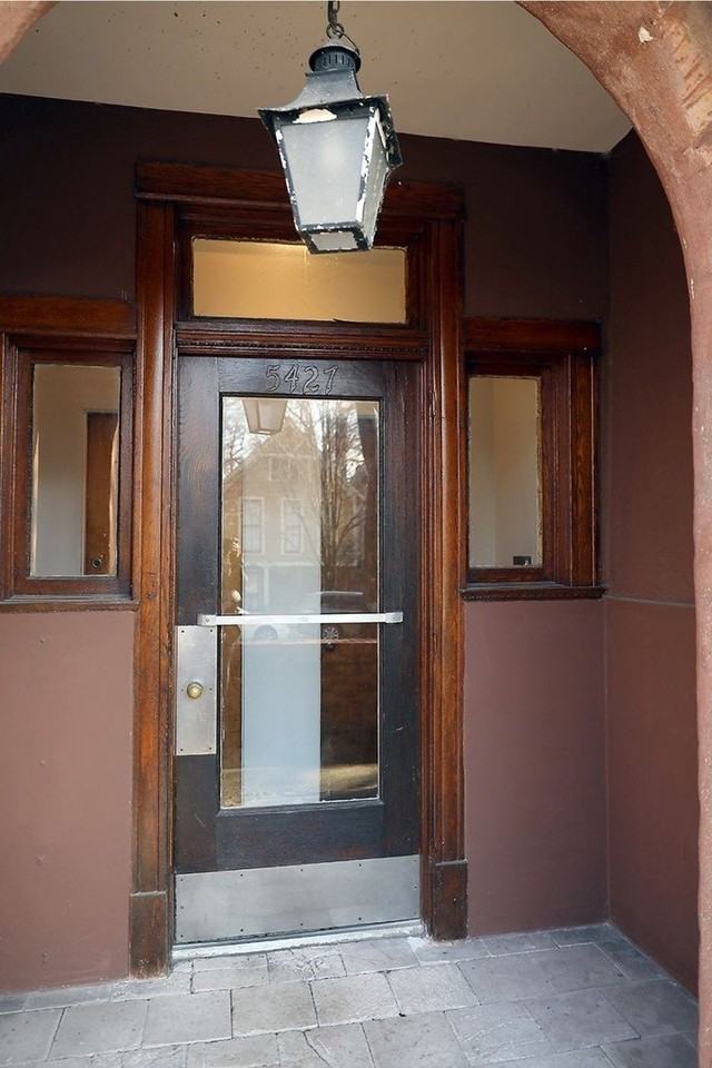 5427 S Blackstone Ave #1 - Photo 3 of 34
