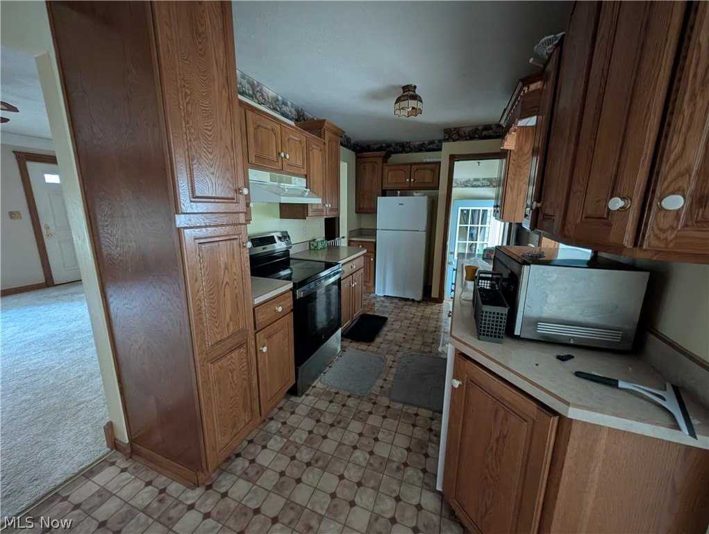 2543 Burlingham Dr - Photo 3 of 10