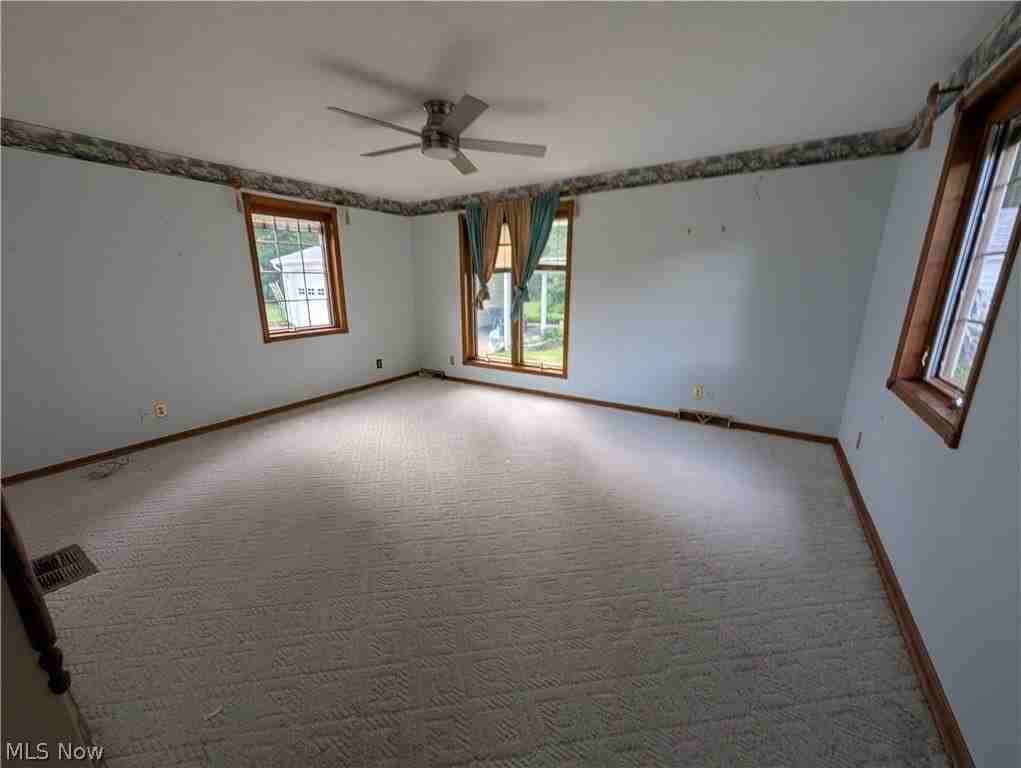 2543 Burlingham Dr - Photo 4 of 10