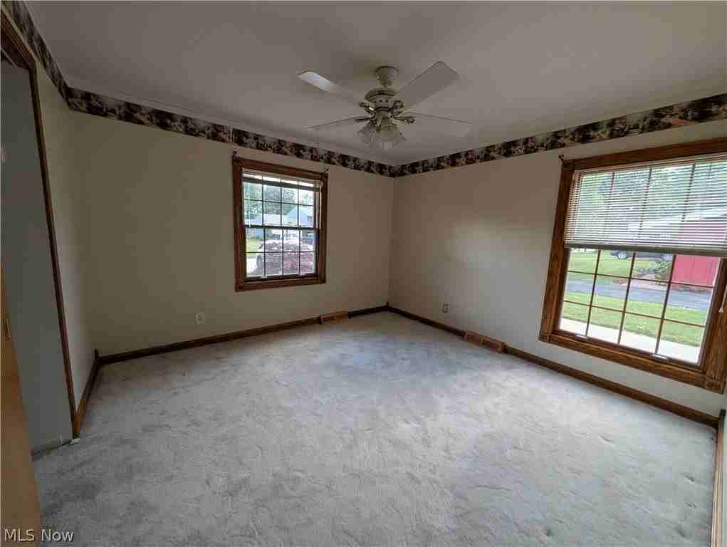 2543 Burlingham Dr - Photo 5 of 10