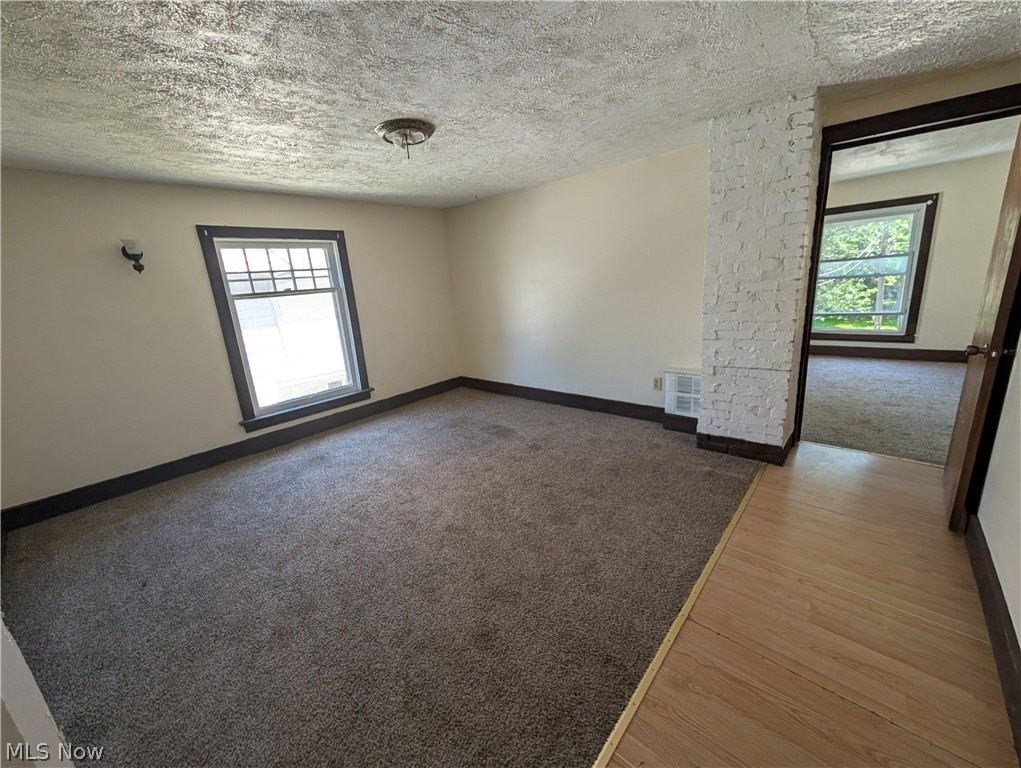 545 W 36th St - Photo 4 of 10