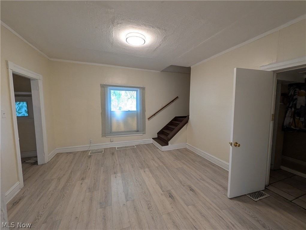 545 W 36th St - Photo 5 of 10