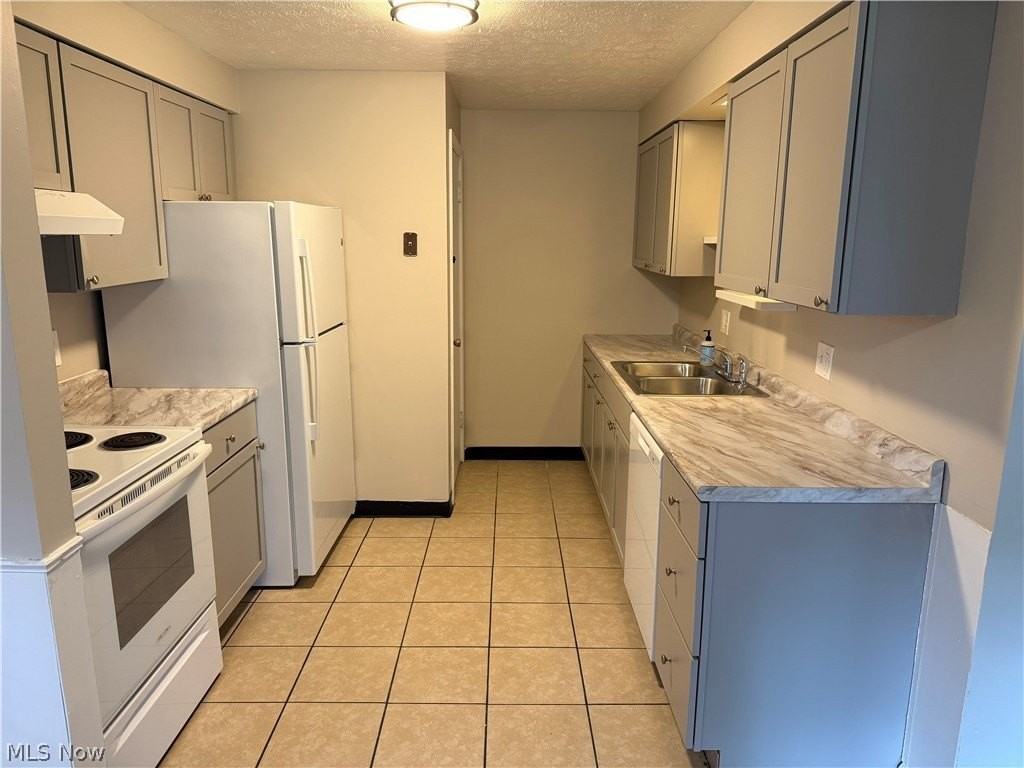 3831 Eigen St #2 - Photo 4 of 14