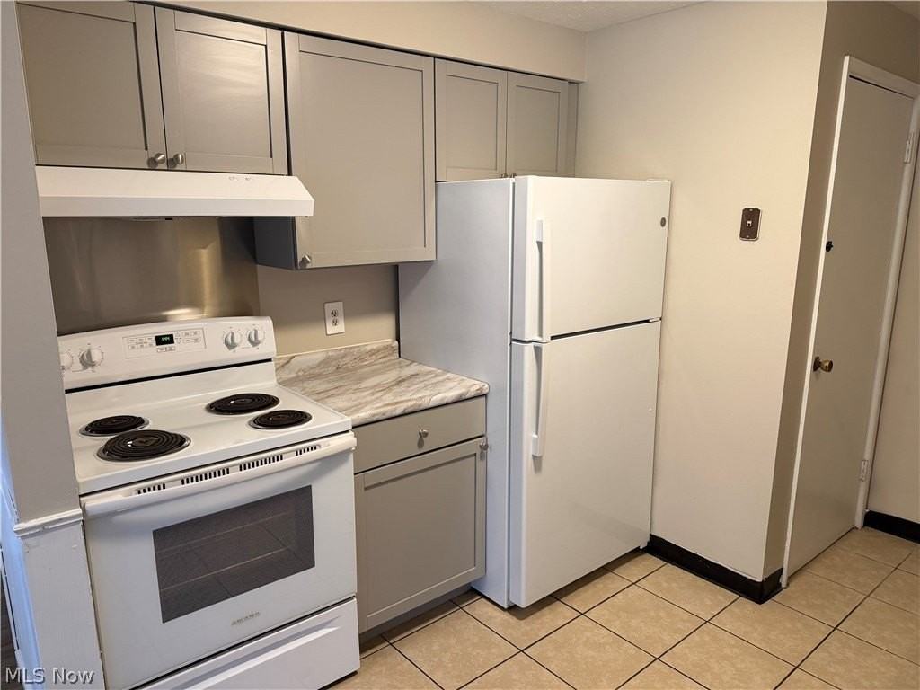 3831 Eigen St #2 - Photo 5 of 14