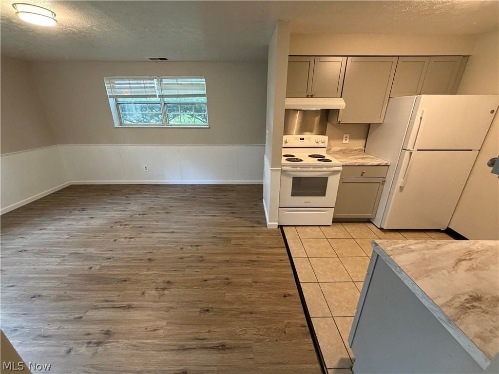 3831 Eigen St #2 - Photo 6 of 14