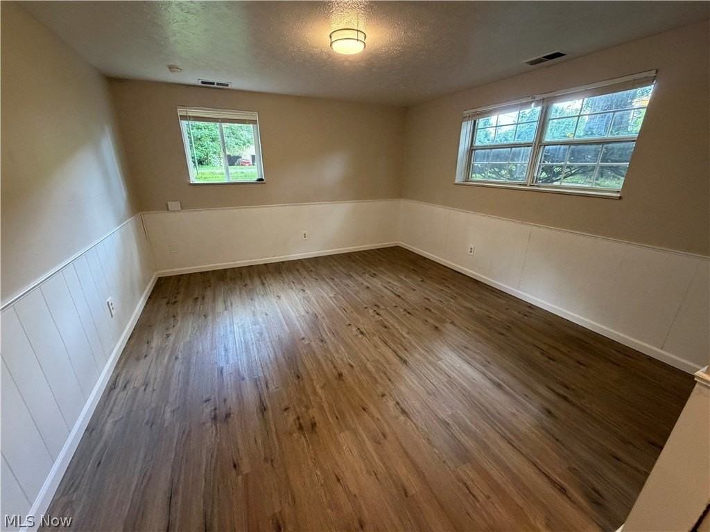 3831 Eigen St #2 - Photo 7 of 14