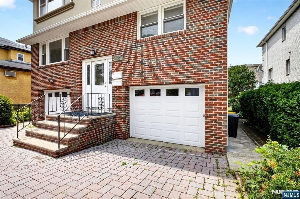 437 2nd St - Photo 3 of 20