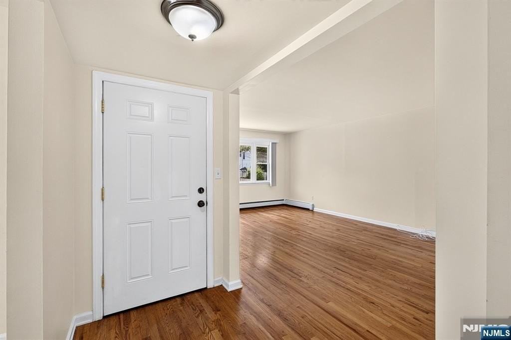 437 2nd St - Photo 4 of 20