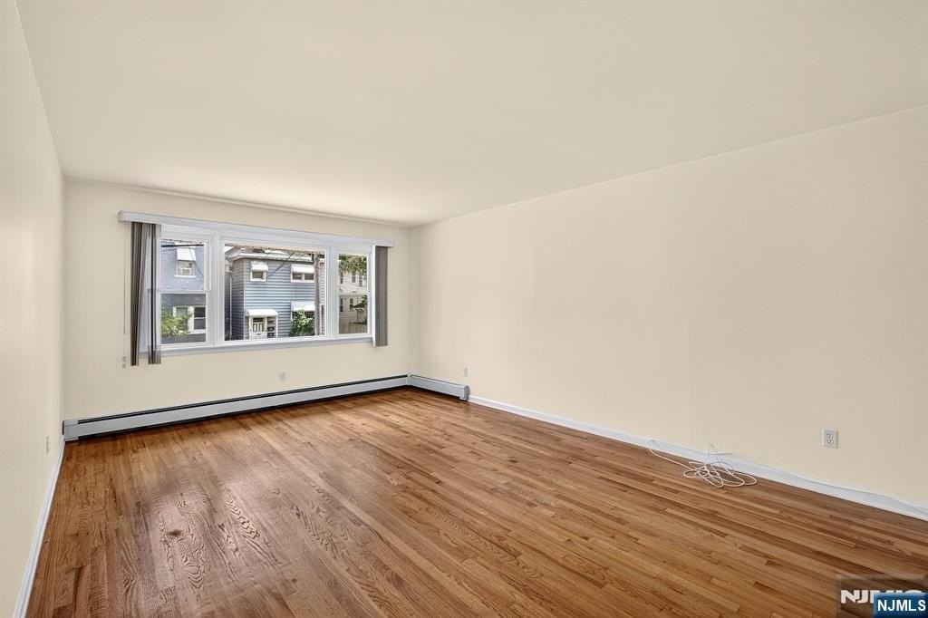 437 2nd St - Photo 5 of 20