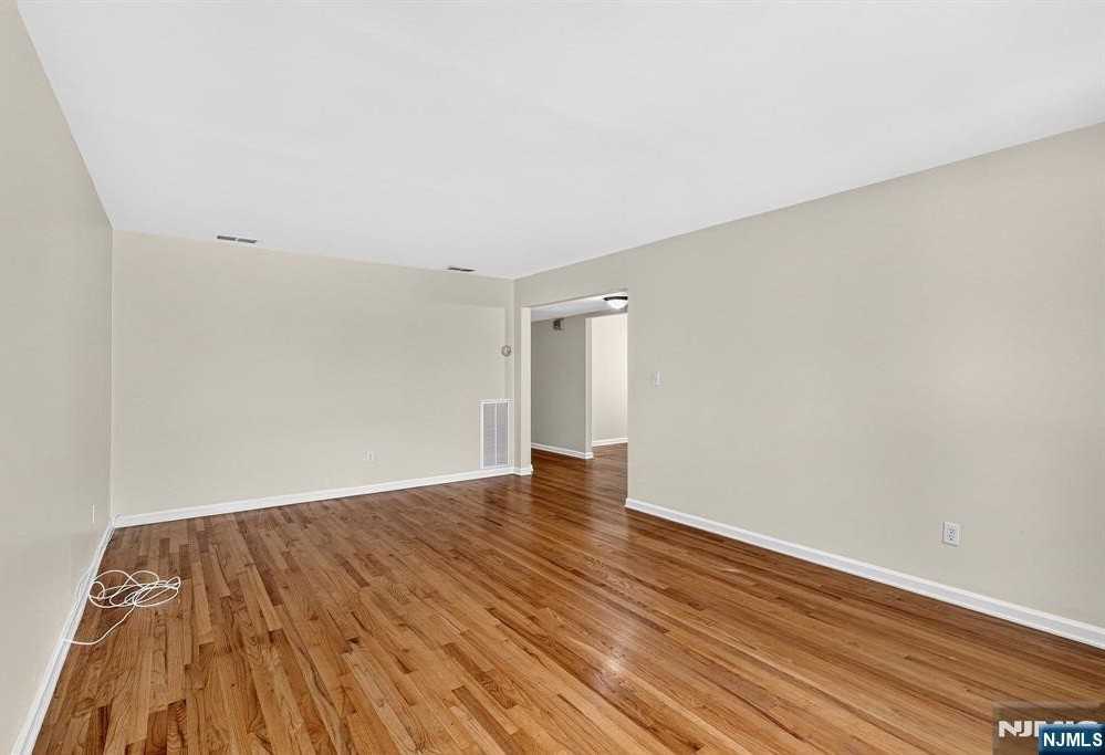 437 2nd St - Photo 6 of 20