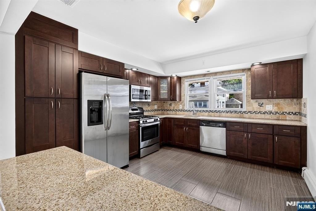 437 2nd St - Photo 7 of 20
