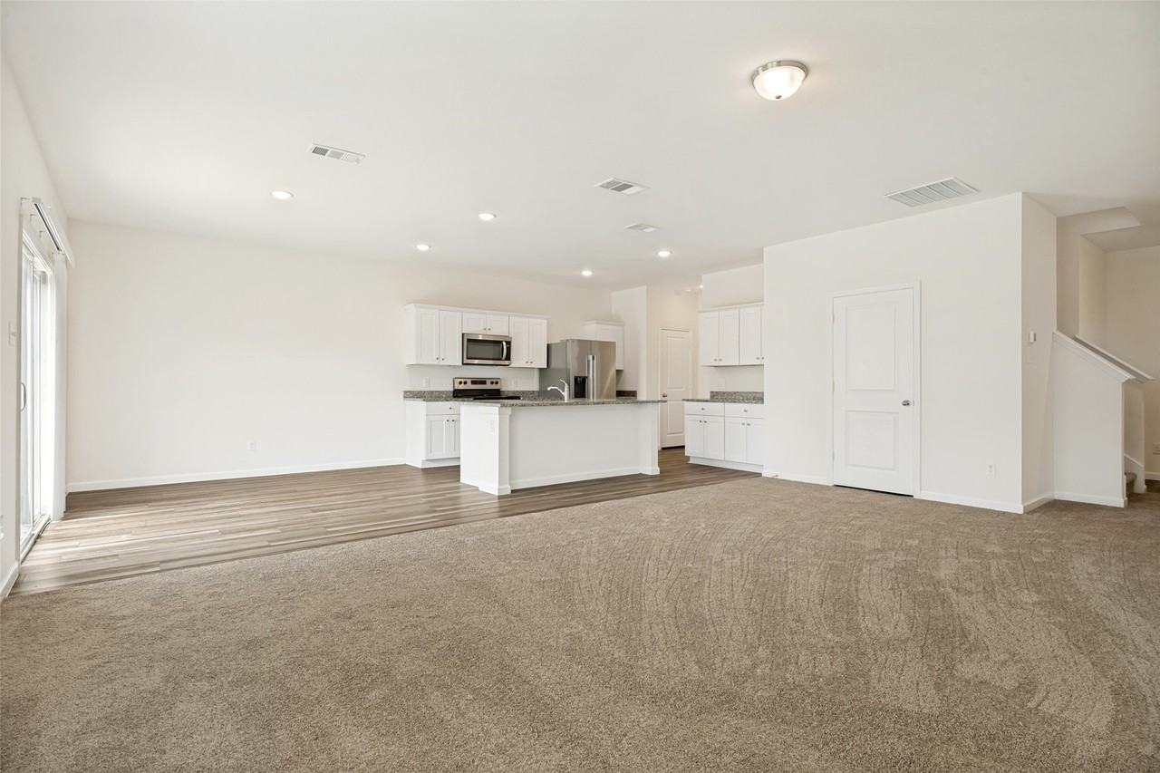 1702 Marquette Dr - Photo 3 of 31