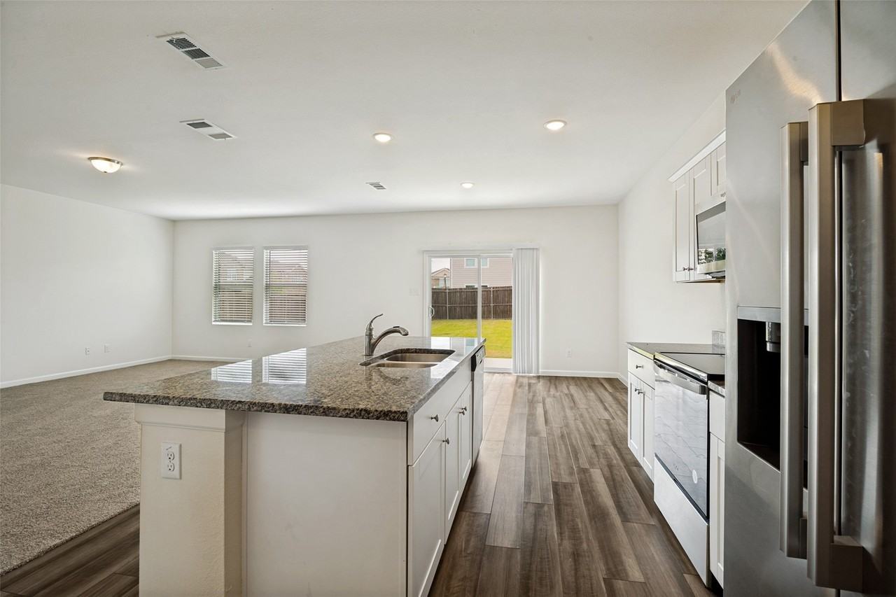 1702 Marquette Dr - Photo 4 of 31