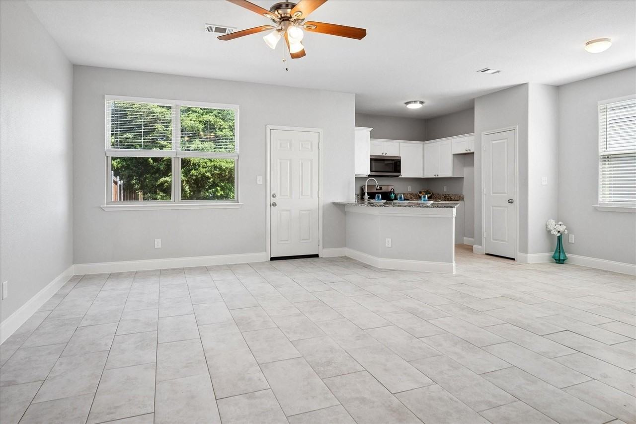 114 Wood St #B - Photo 3 of 19