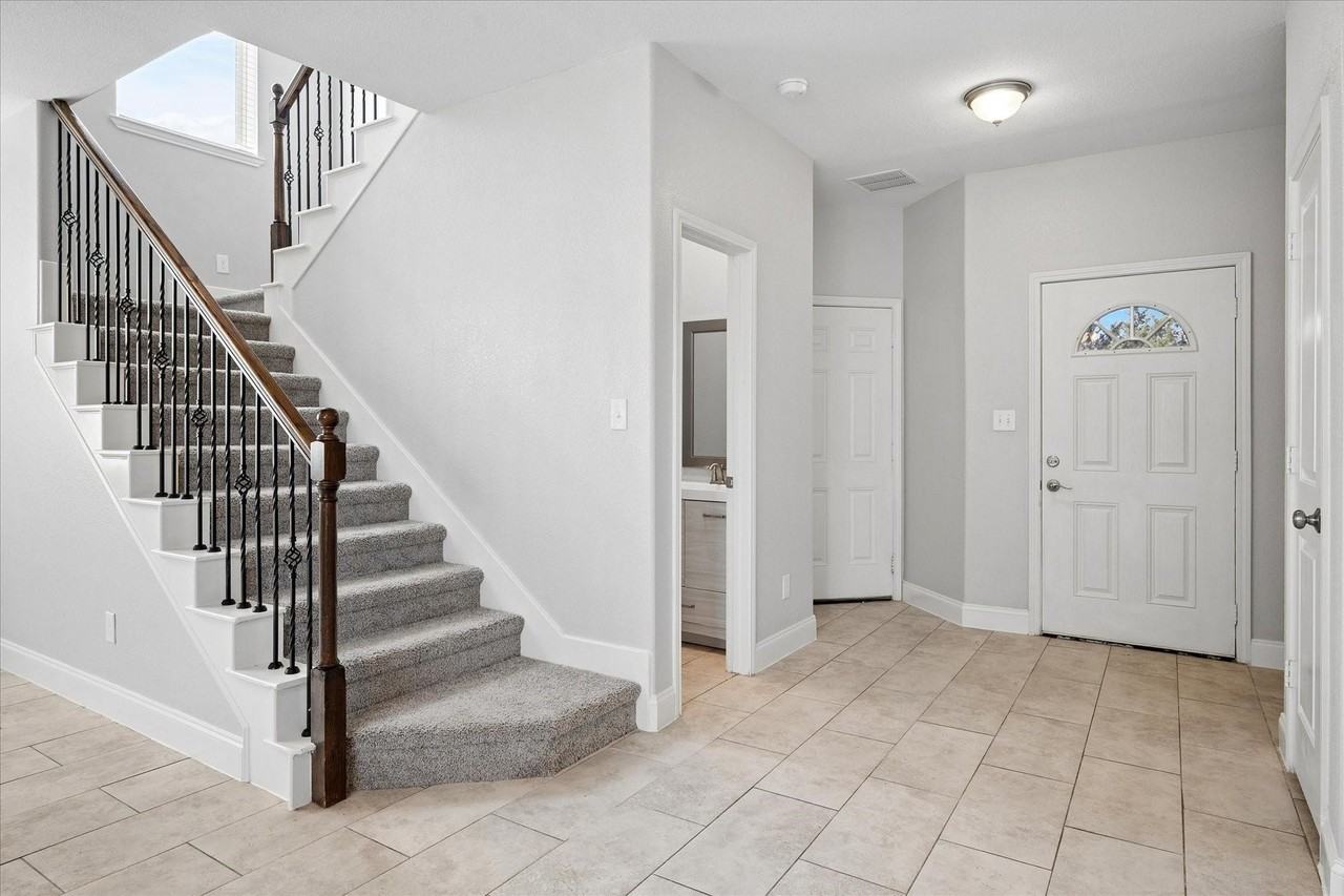 114 Wood St #B - Photo 4 of 19