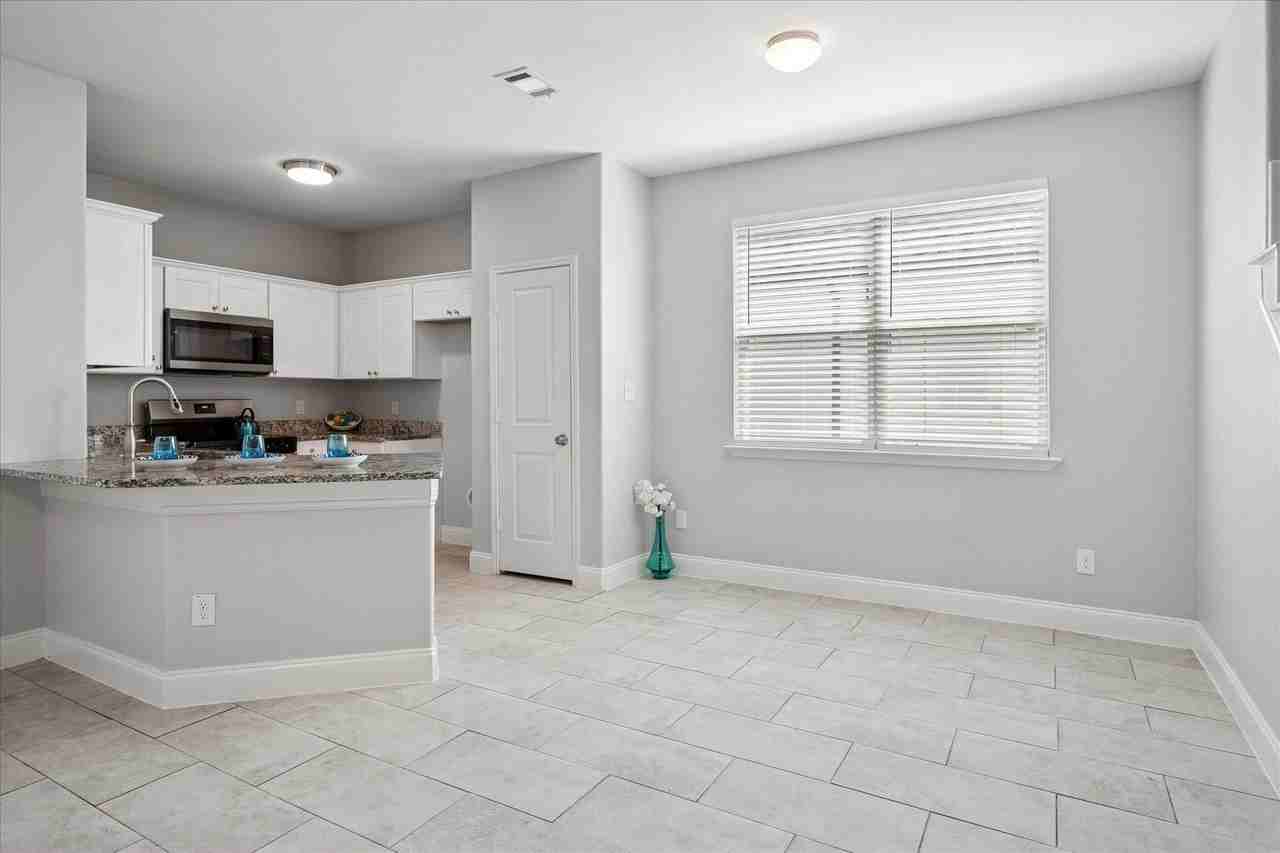 114 Wood St #B - Photo 7 of 19