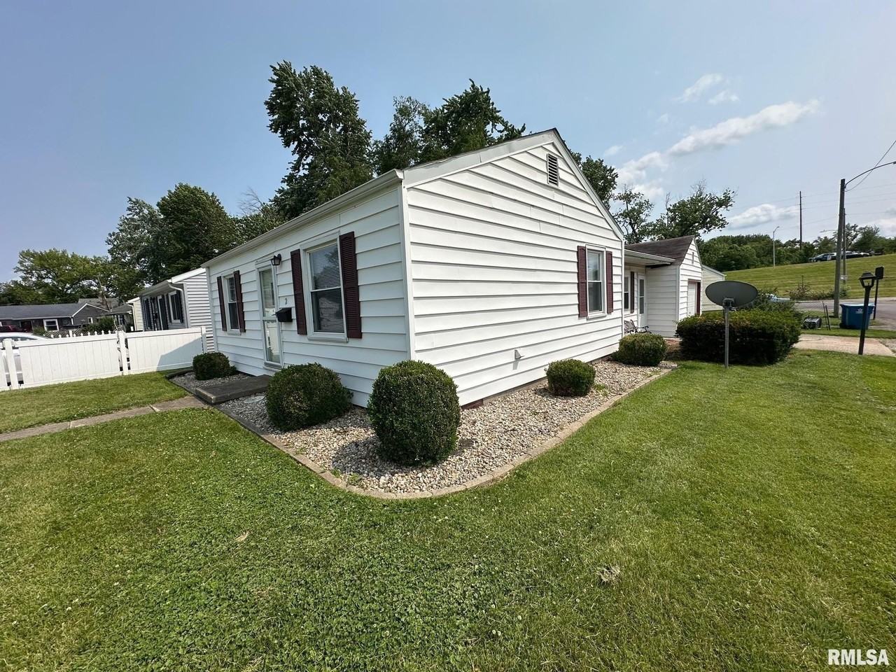2 Saint James Ct - Photo 2 of 11