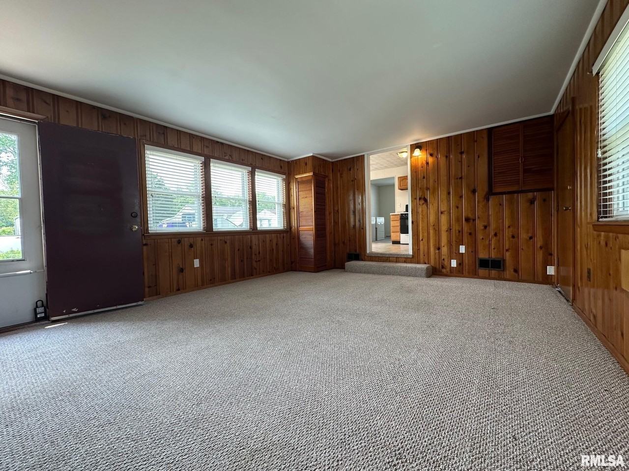 2 Saint James Ct - Photo 3 of 11