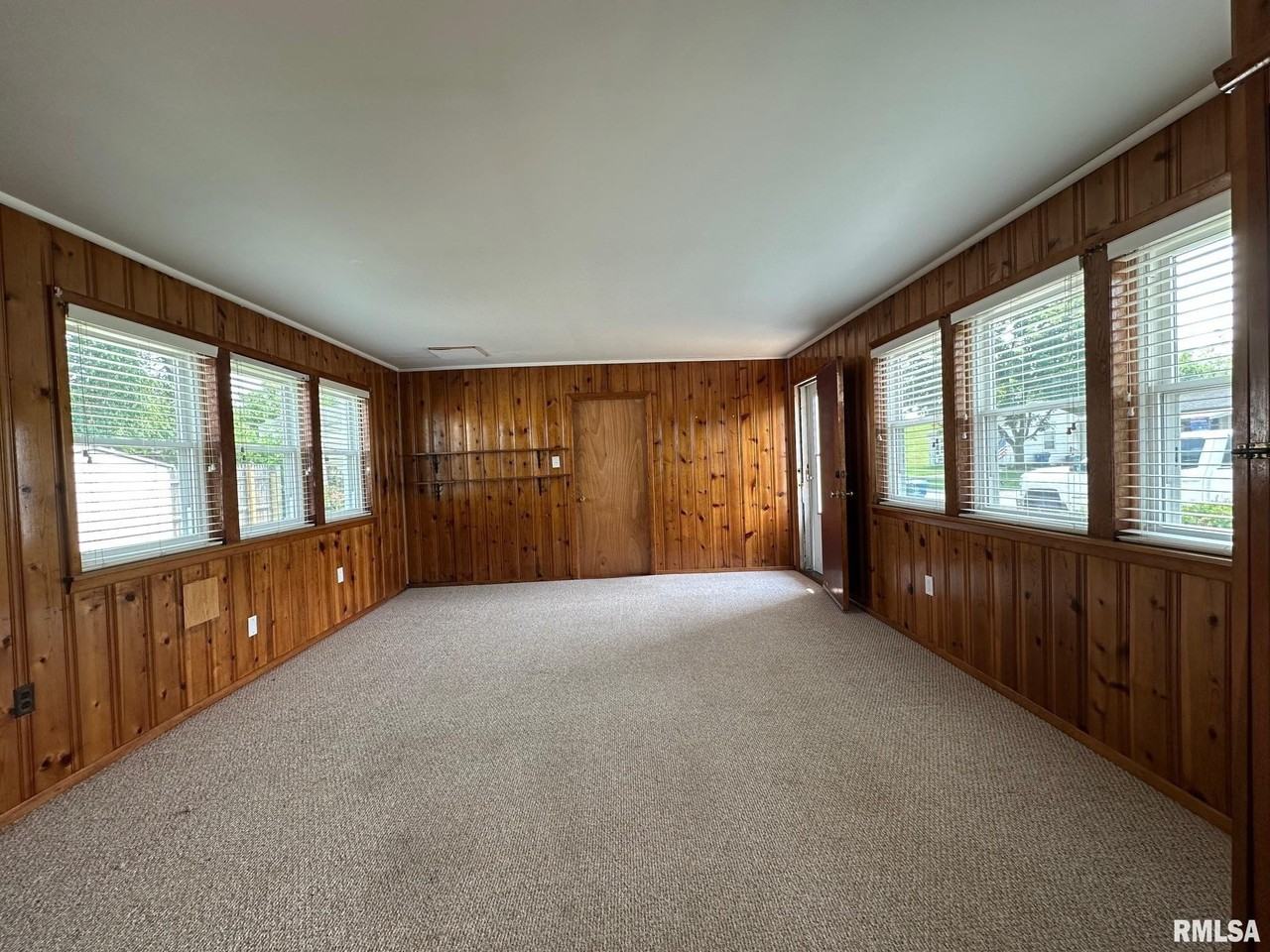 2 Saint James Ct - Photo 4 of 11