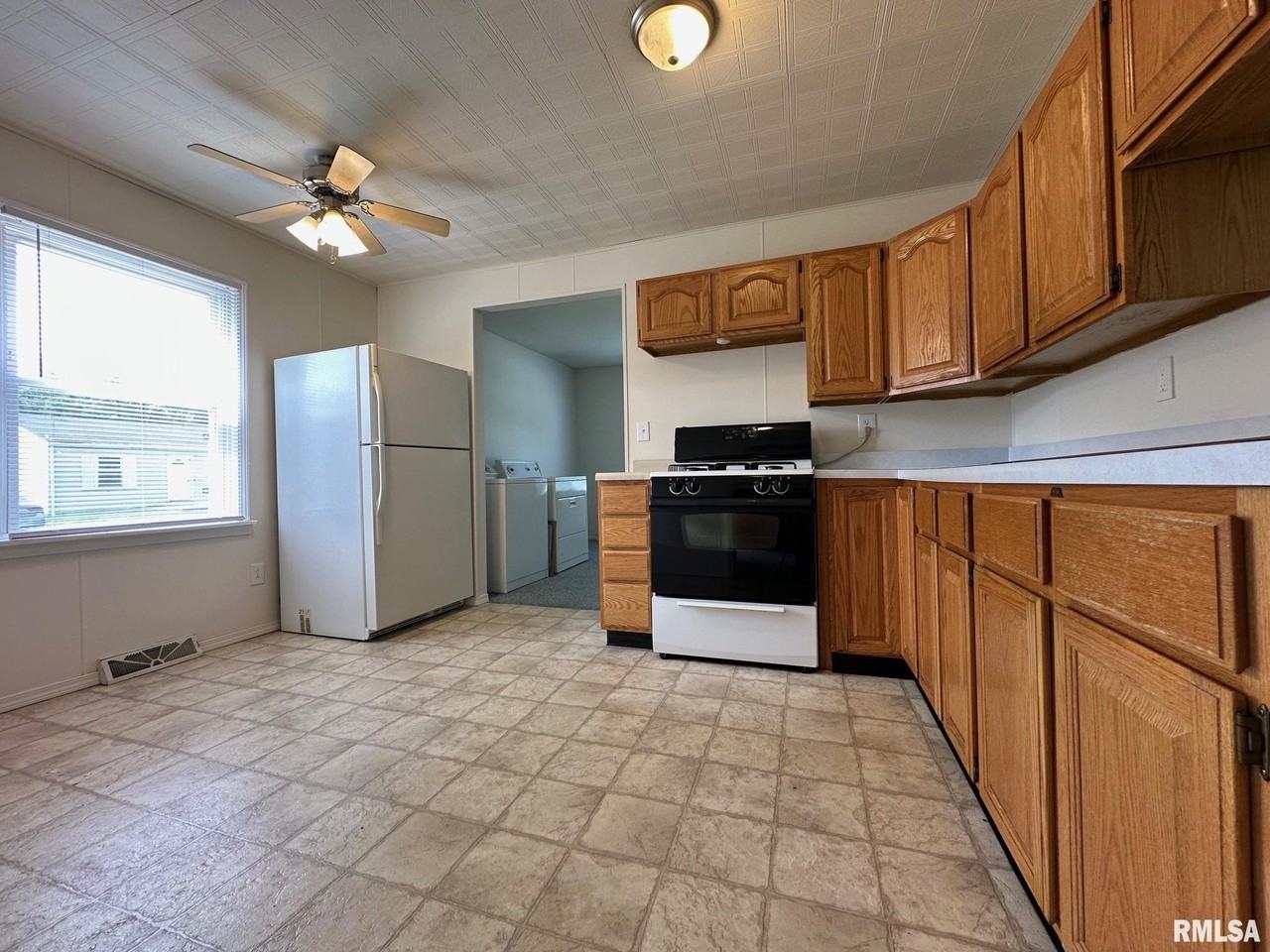 2 Saint James Ct - Photo 5 of 11