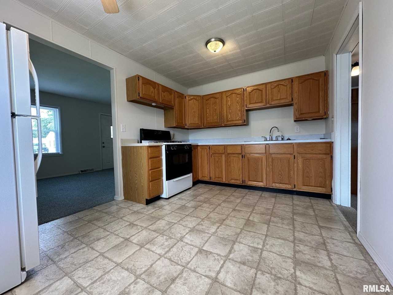 2 Saint James Ct - Photo 6 of 11