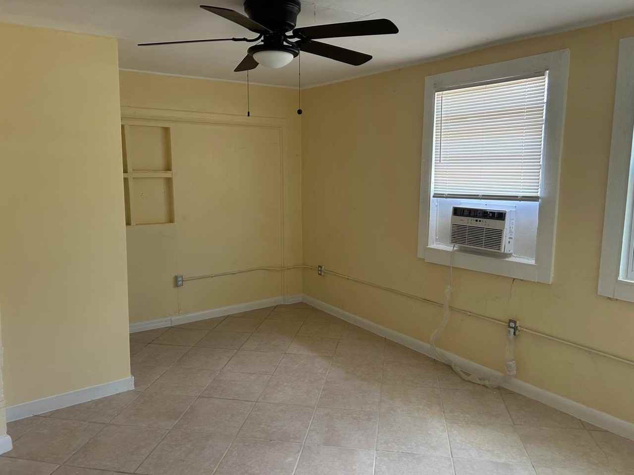 371 Banyan Ave - Photo 4 of 12
