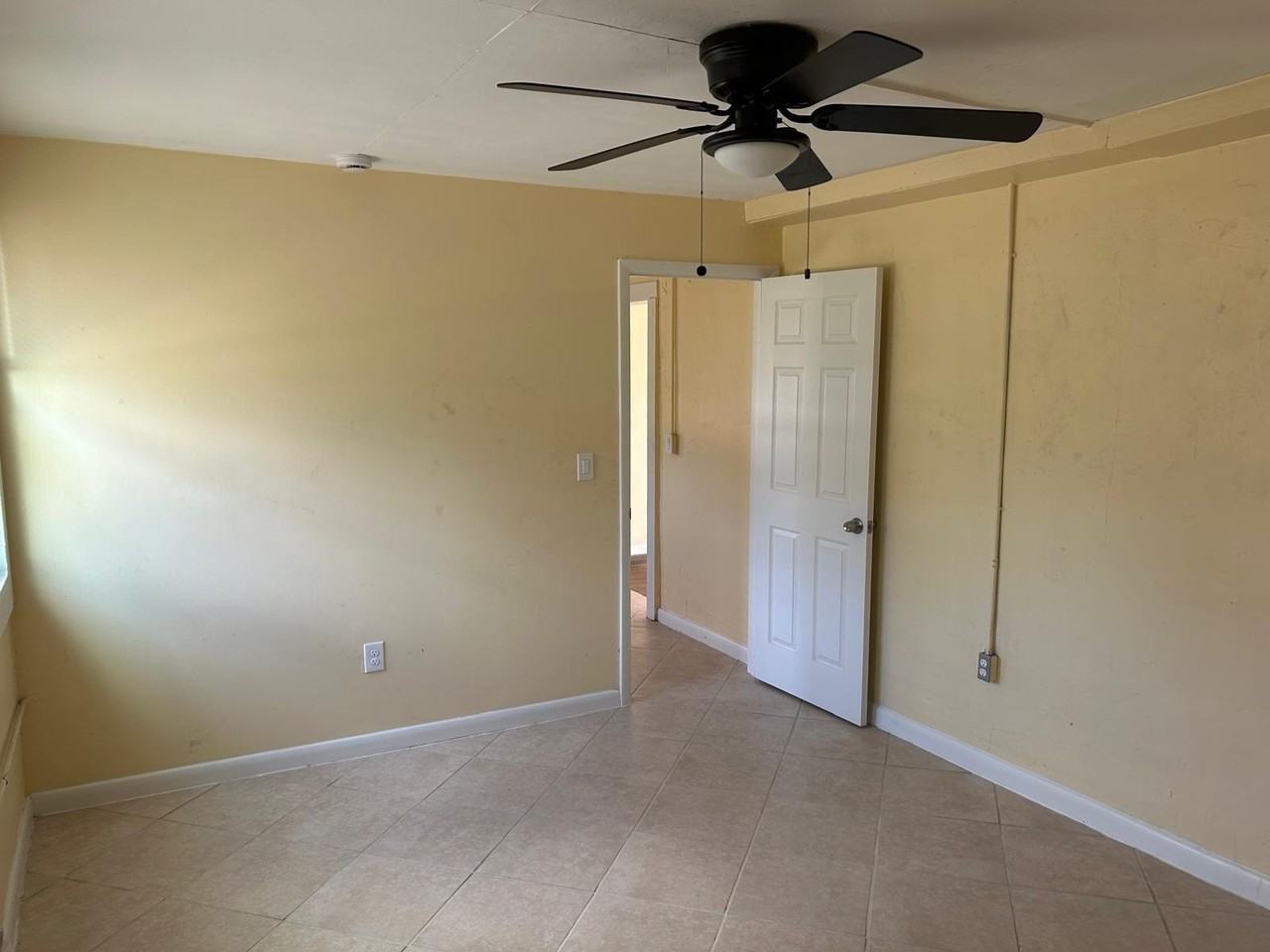 371 Banyan Ave - Photo 6 of 12