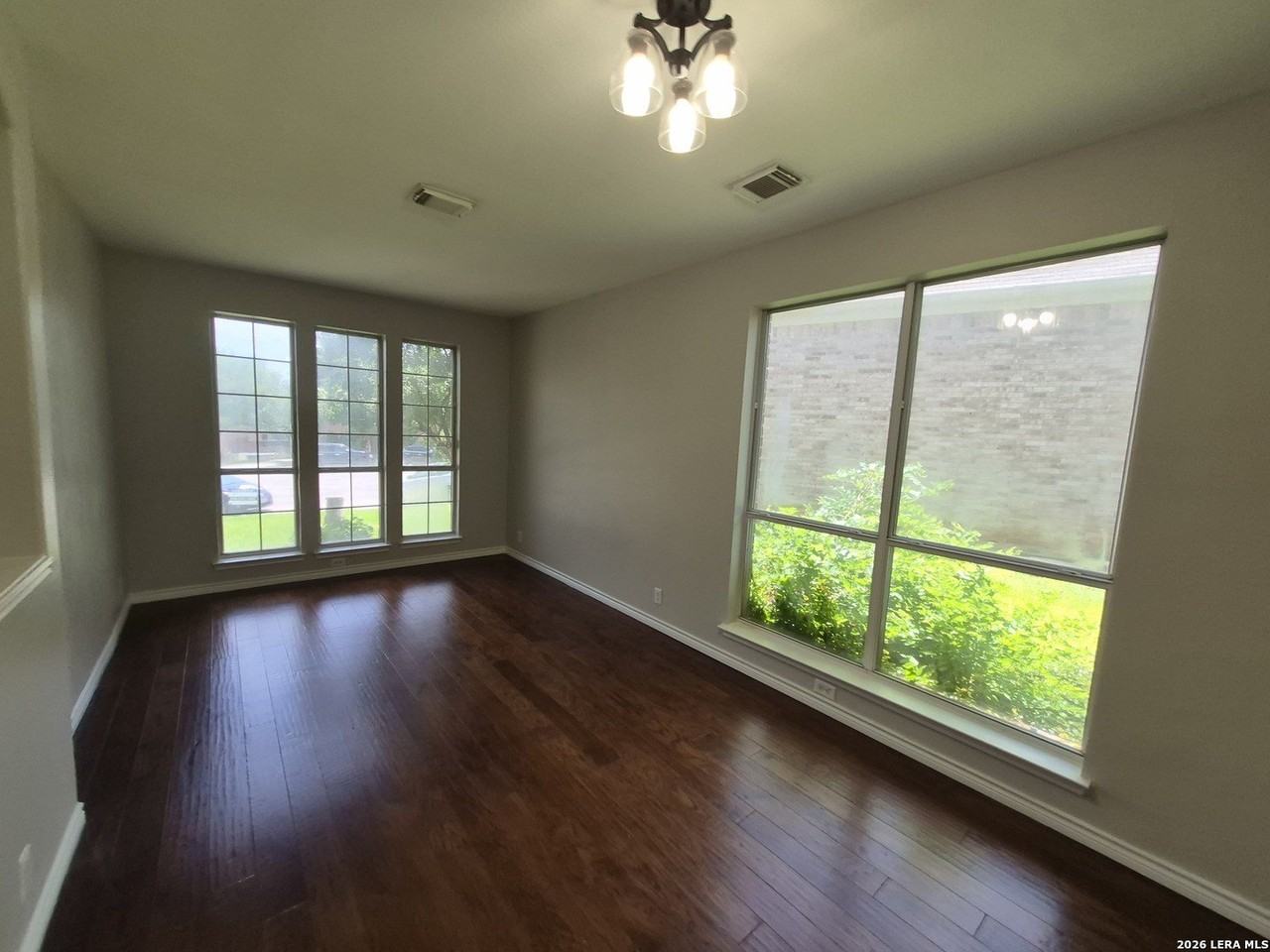 712 Moss Wood - Photo 6 of 43