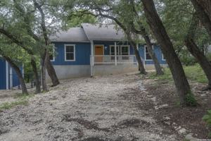 featured image of 1015 Twin Deer Ln