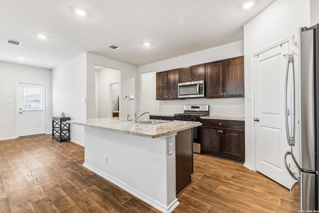 10512 Gala Blvd - Photo 5 of 49
