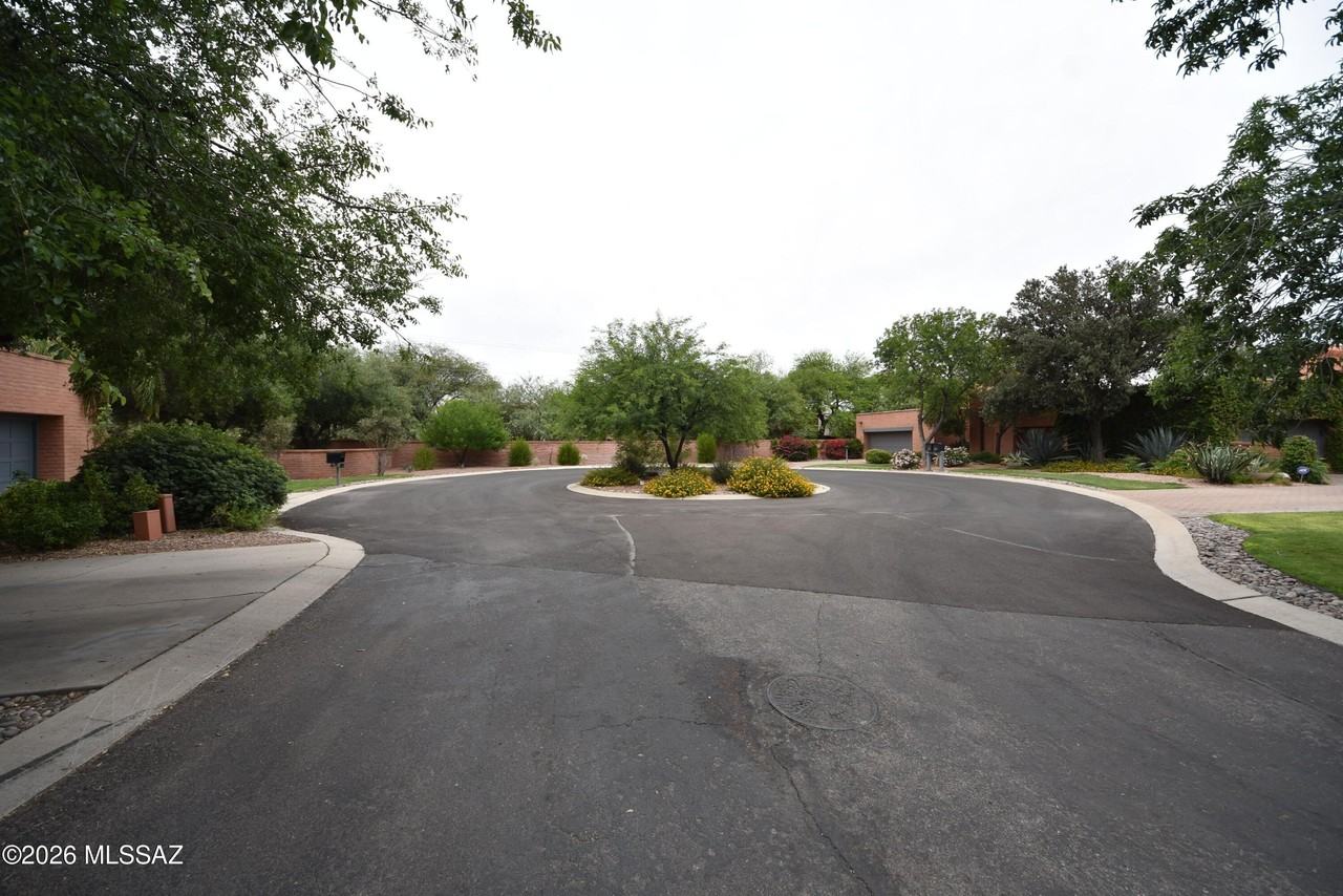 5120 E Woodgate Ln - Photo 2 of 29