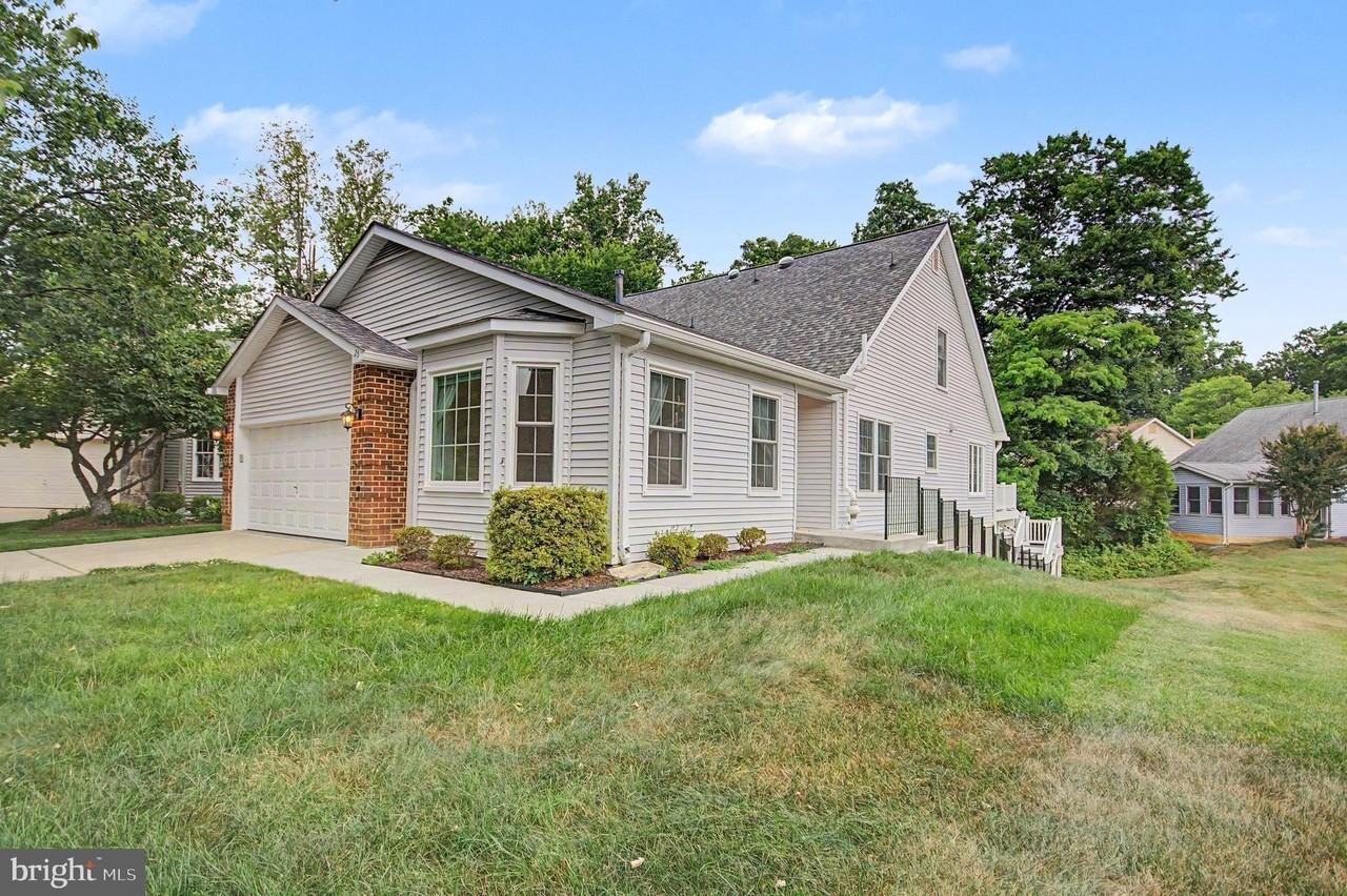 2501 Eastern Point Ct - Photo 2 of 39